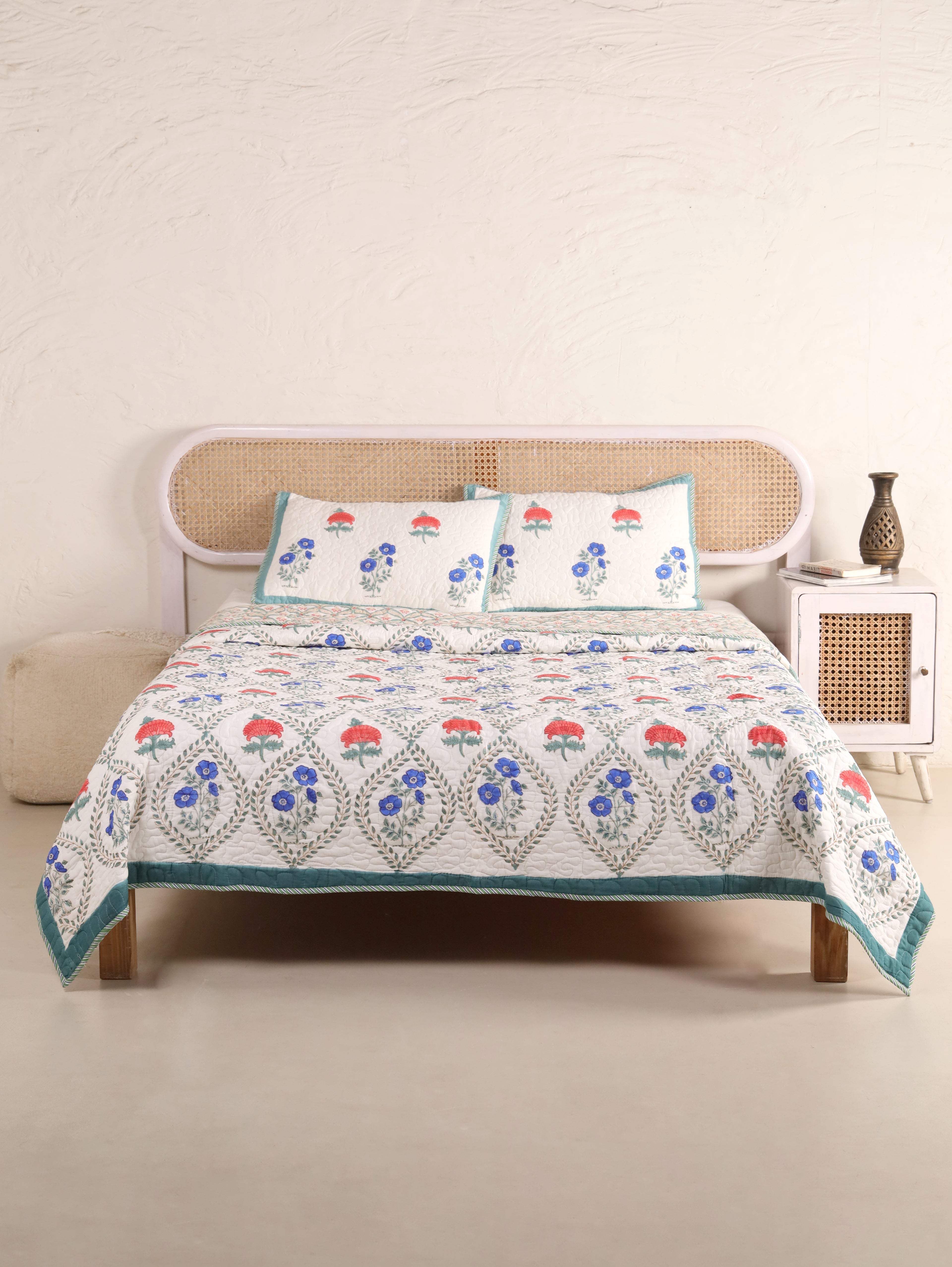 MUGHAL PHOOLKARI JAAL HAND BLOCK PRINT QUILTED BEDCOVER /COMFORTER