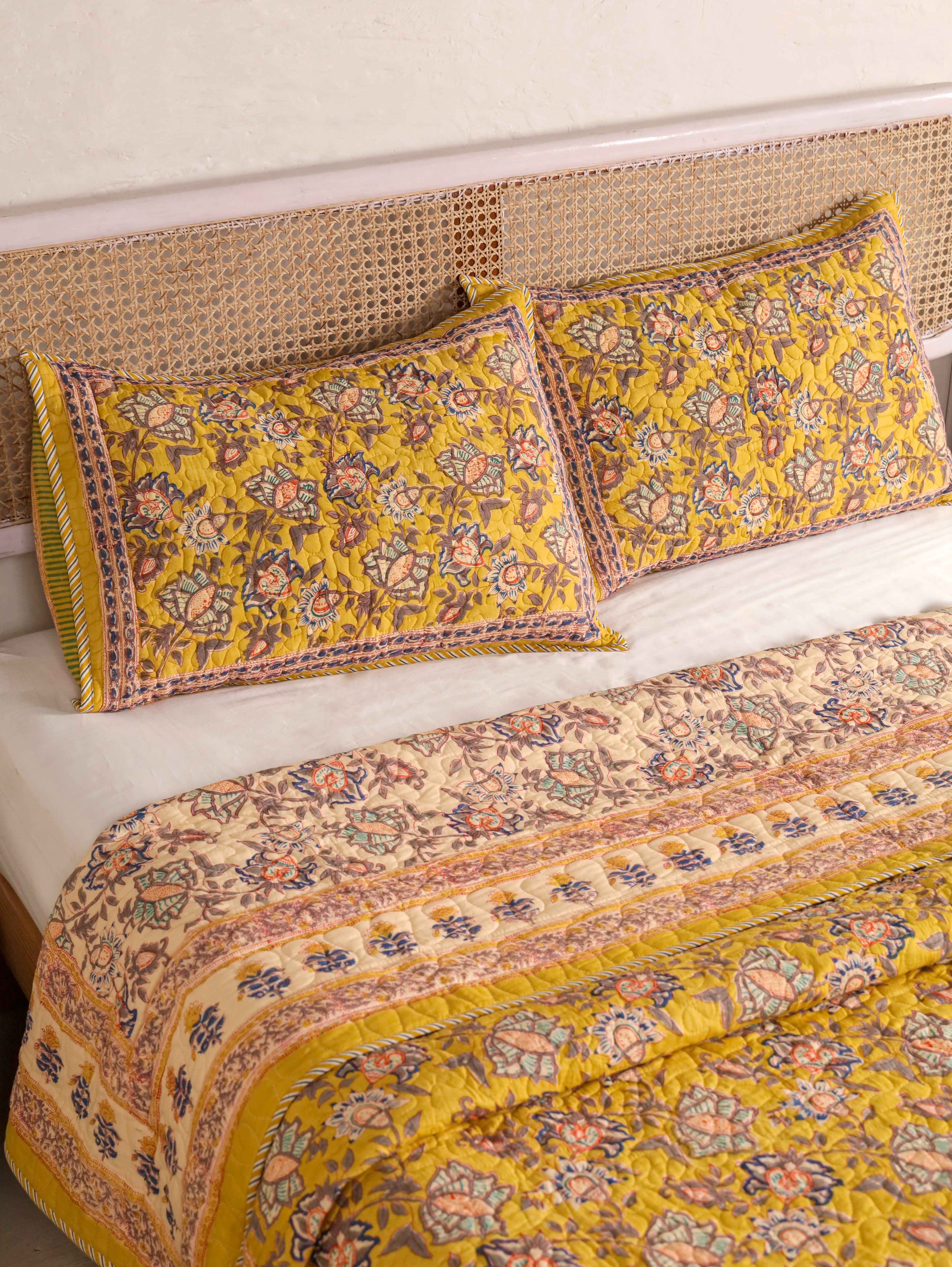 ROYAL GOLDEN GLORY HAND BLOCK PRINT QUILTED BEDCOVER /COMFORTER