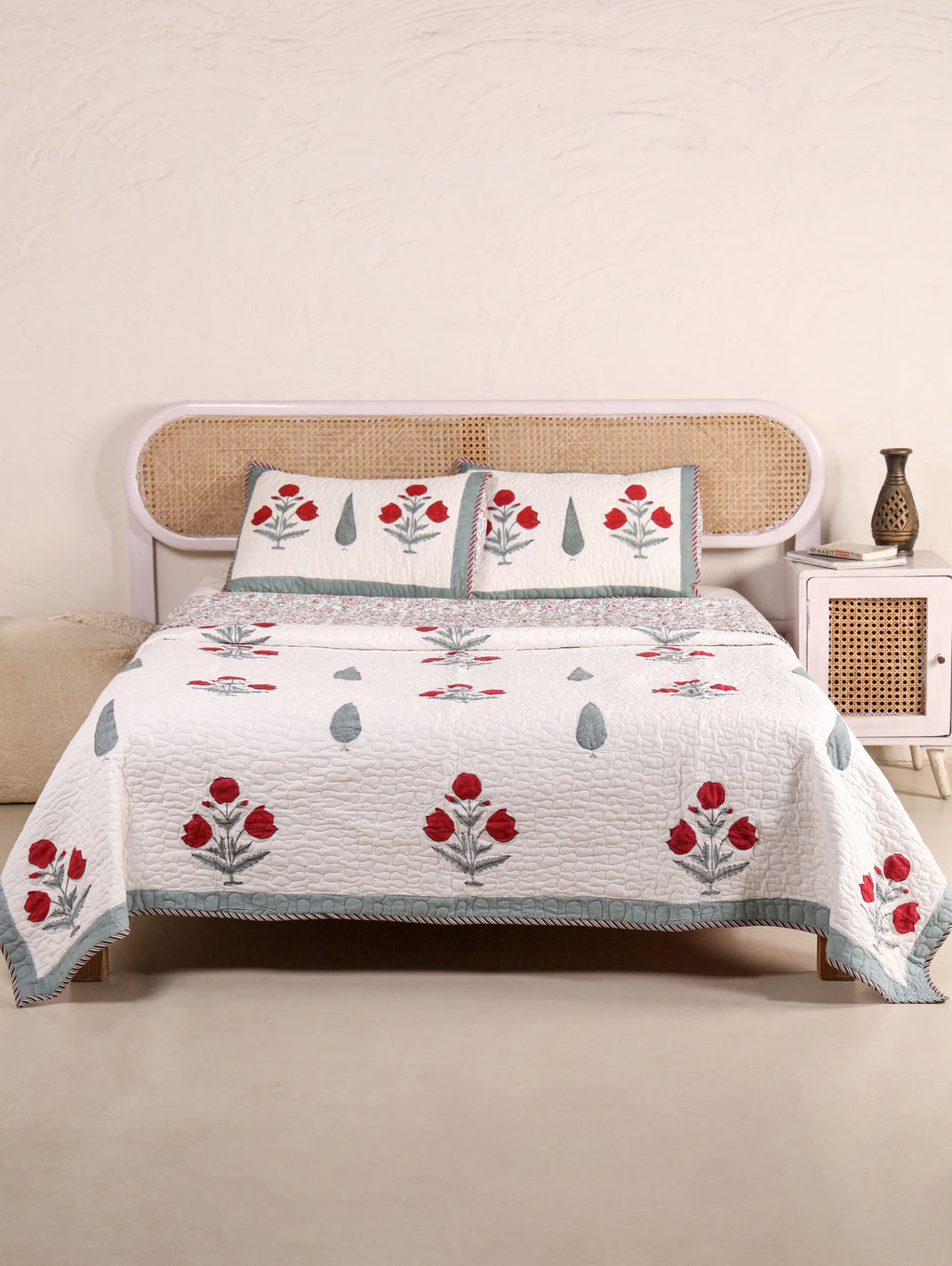 TIMELESS MUGHAL MOTIF HAND BLOCK PRINT QUILTED BEDCOVER /COMFORTER