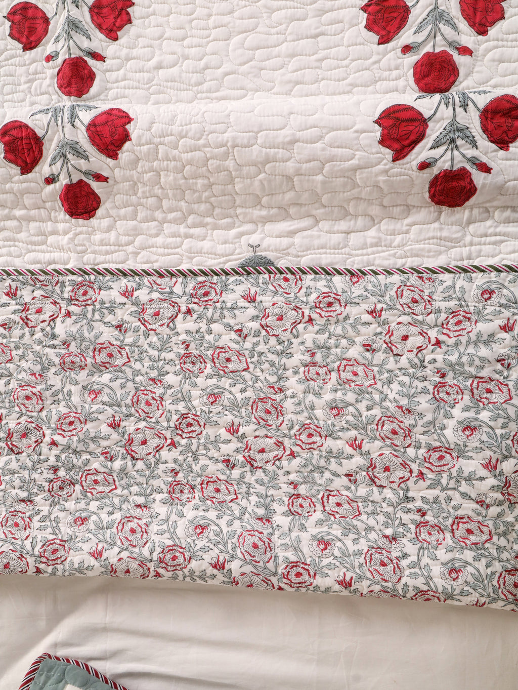 TIMELESS MUGHAL MOTIF HAND BLOCK PRINT QUILTED BEDCOVER /COMFORTER