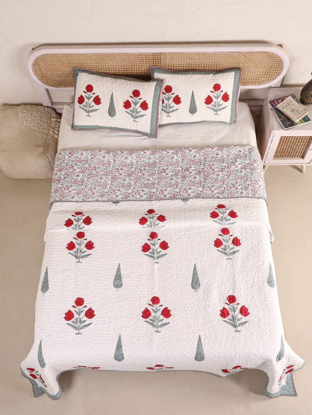 TIMELESS MUGHAL MOTIF HAND BLOCK PRINT QUILTED BEDCOVER /COMFORTER