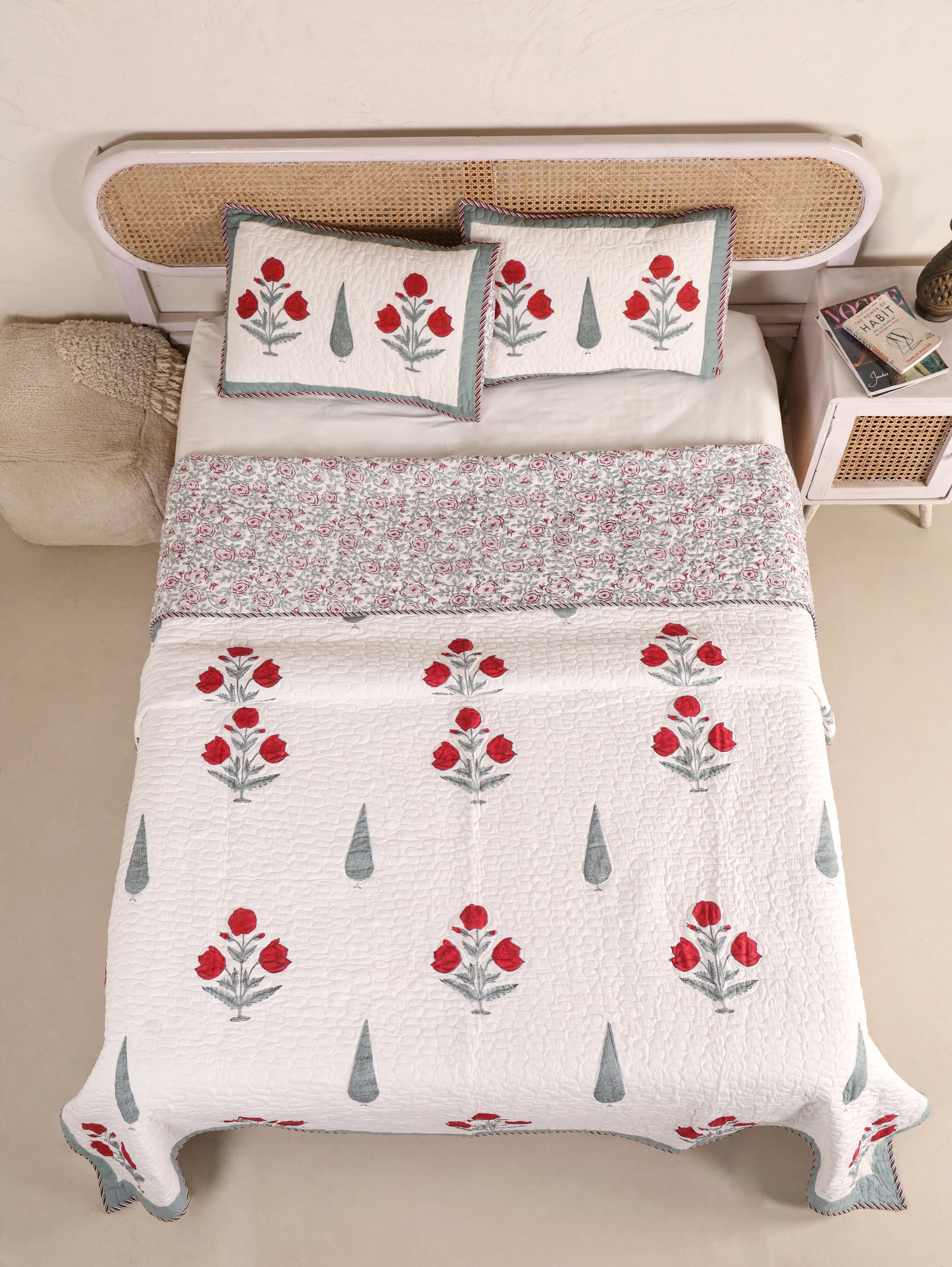 TIMELESS MUGHAL MOTIF HAND BLOCK PRINT QUILTED BEDCOVER /COMFORTER