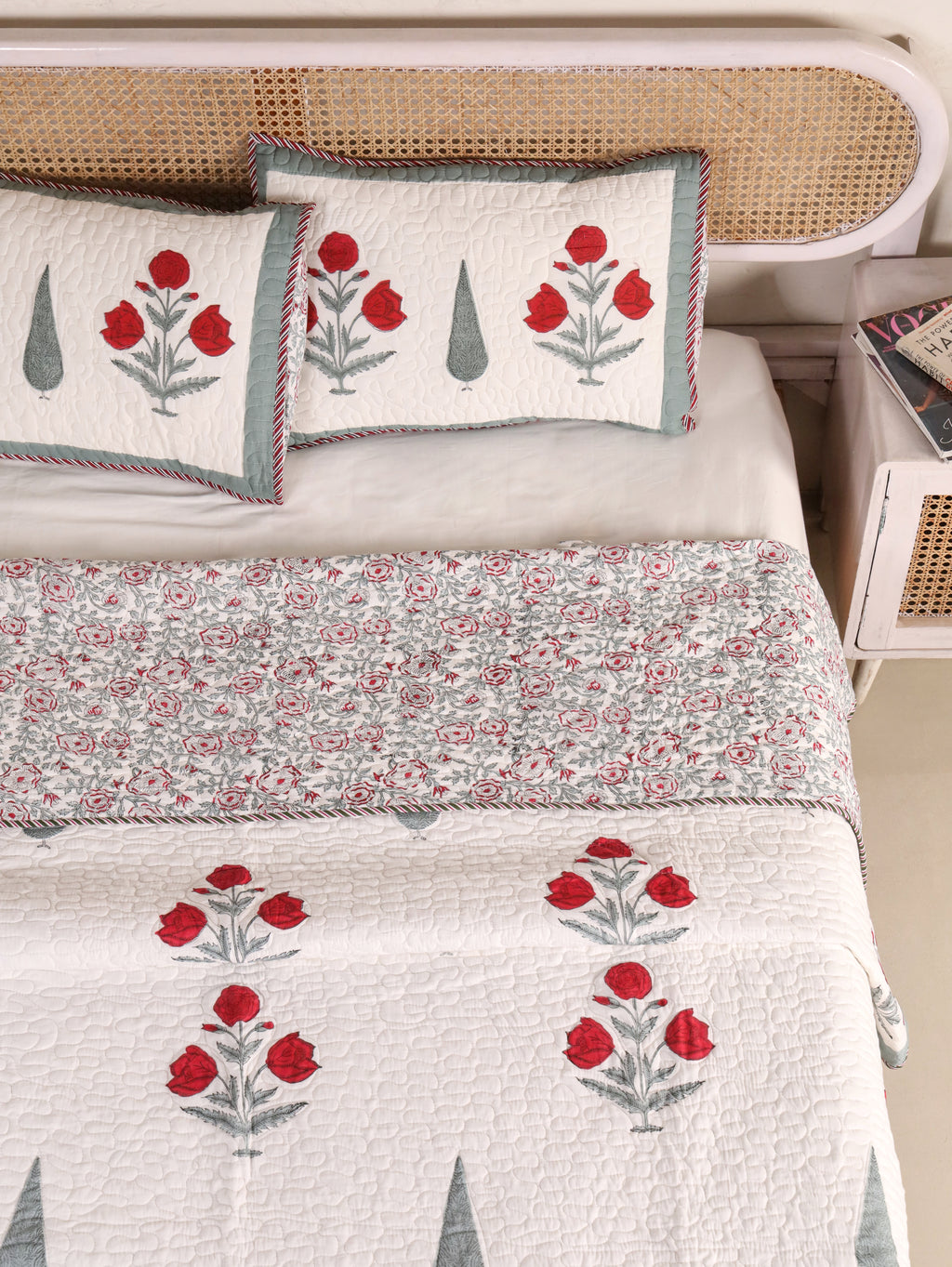TIMELESS MUGHAL MOTIF HAND BLOCK PRINT QUILTED BEDCOVER /COMFORTER