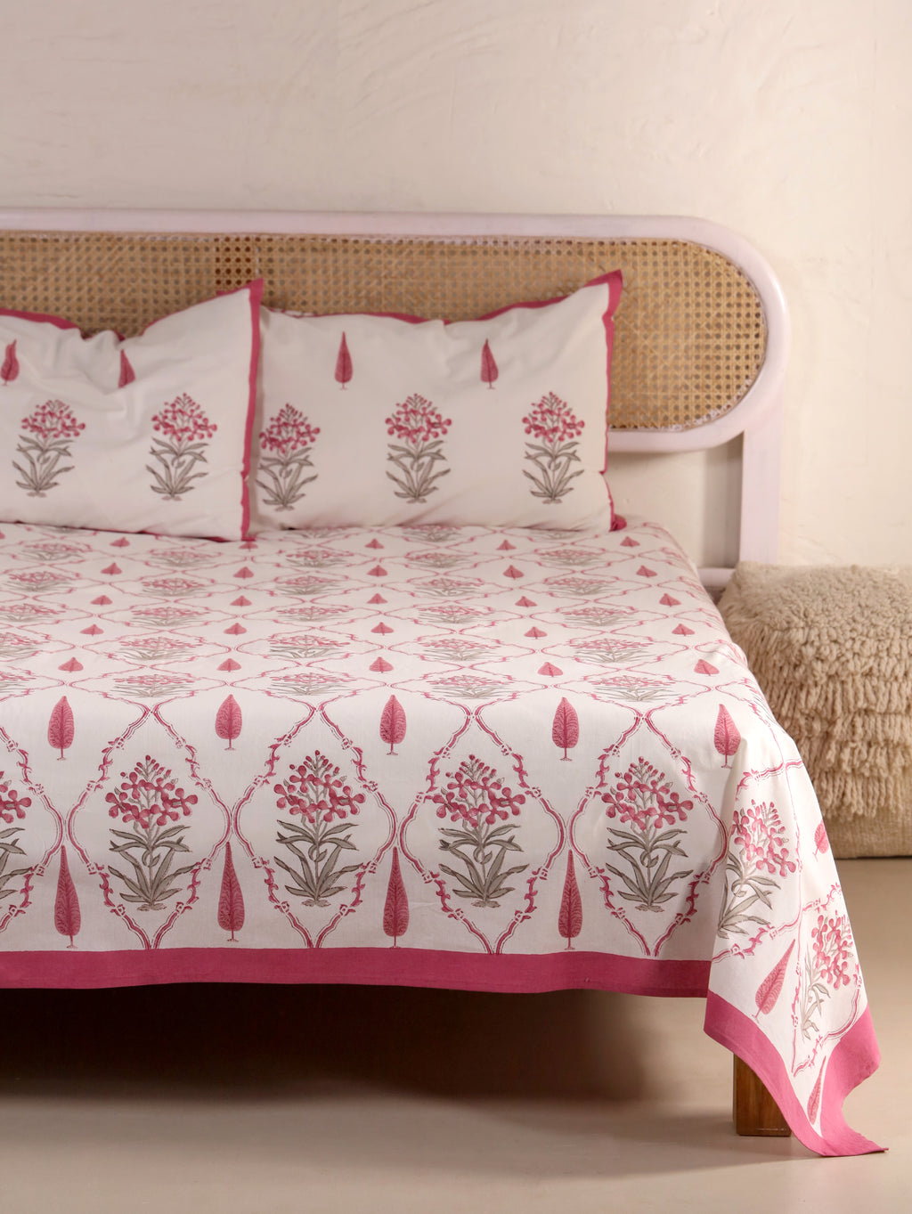 RANI BAGH PINK MUGHAL JAAL PRINT HAND BLOCK PRINT COTTON BEDSHEET WITH PILLOW COVER