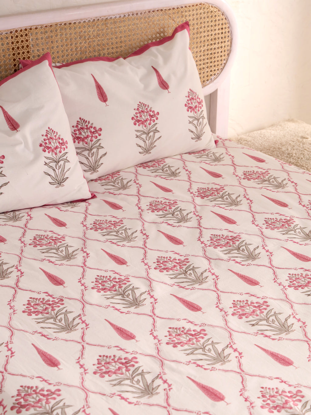 RANI BAGH PINK MUGHAL JAAL PRINT HAND BLOCK PRINT COTTON BEDSHEET WITH PILLOW COVER