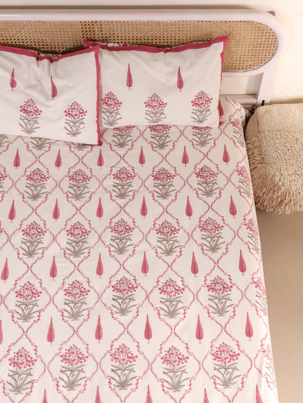 RANI BAGH PINK MUGHAL JAAL PRINT HAND BLOCK PRINT COTTON BEDSHEET WITH PILLOW COVER
