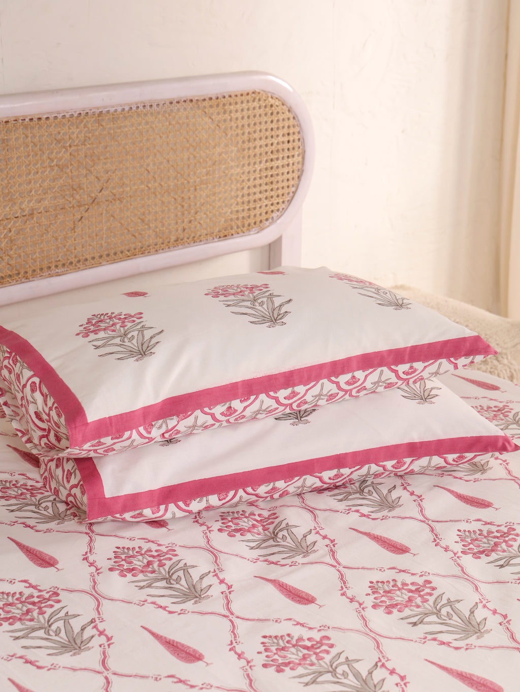 RANI BAGH PINK MUGHAL JAAL PRINT HAND BLOCK PRINT COTTON BEDSHEET WITH PILLOW COVER