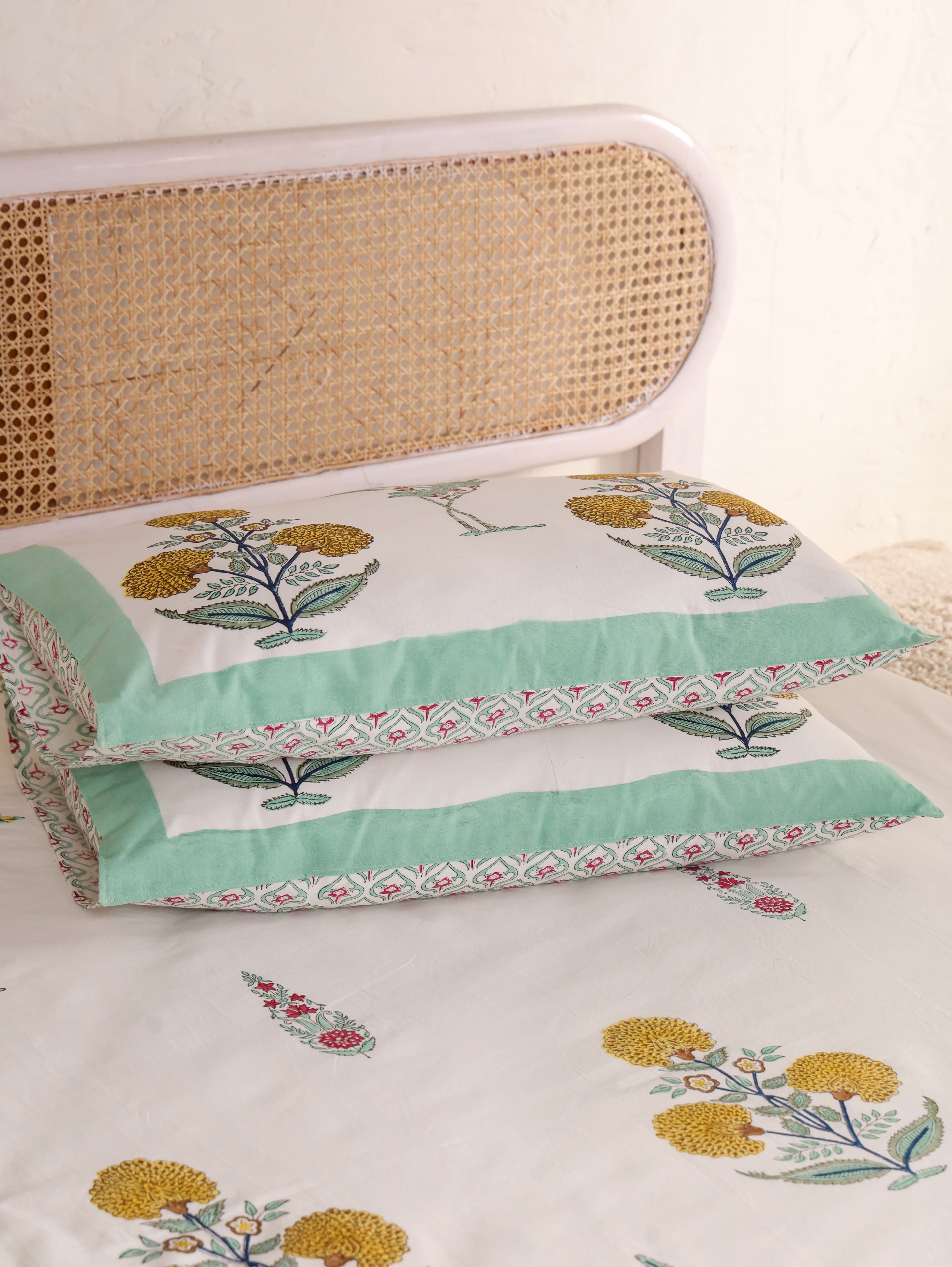 VINTAGE MULTI BUTTA PRINT HAND BLOCK PRINT COTTON BEDSHEET WITH PILLOW COVER
