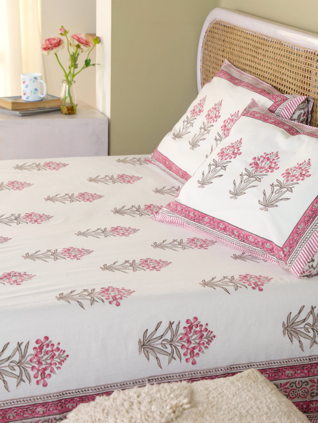 ORCHID PINK MUGAL BUTTA HAND BLOCK PRINT COTTON BEDSHEET WITH PILLOW COVER