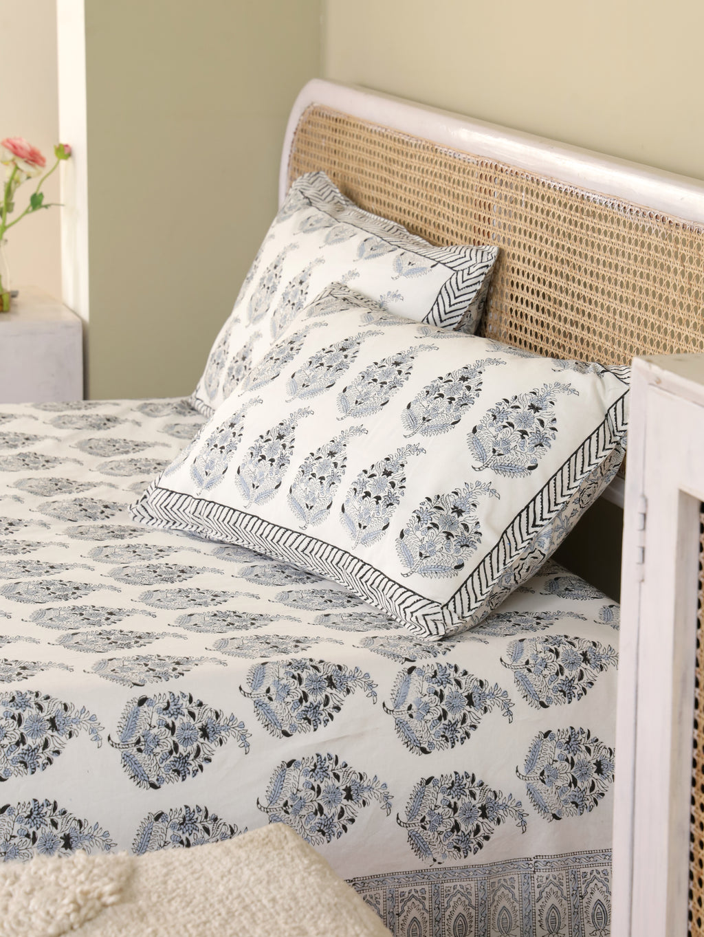 ROYAL BLACK BUTTA HAND BLOCK PRINT COTTON BEDSHEET WITH PILLOW COVER