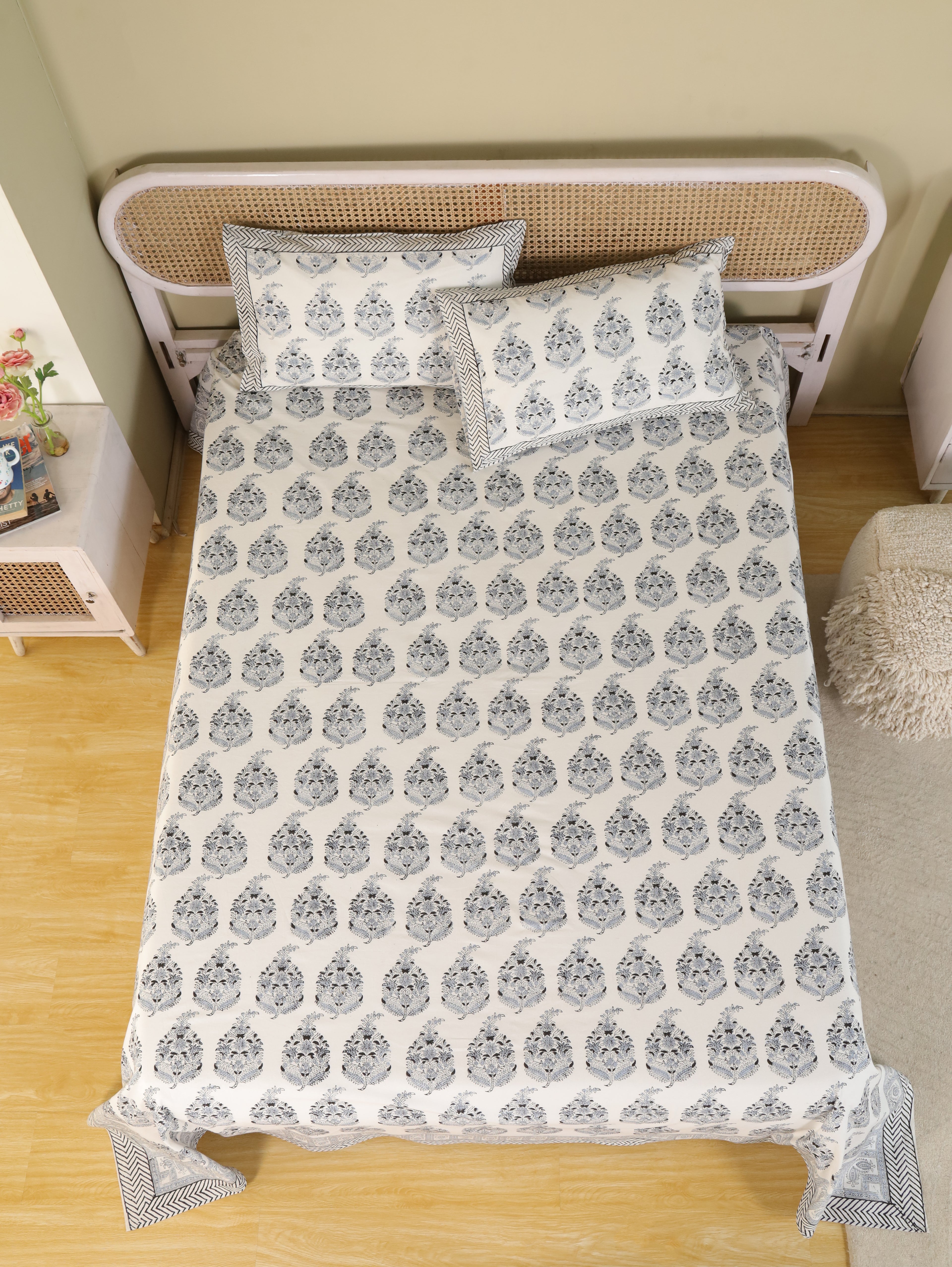 ROYAL BLACK BUTTA HAND BLOCK PRINT COTTON BEDSHEET WITH PILLOW COVER