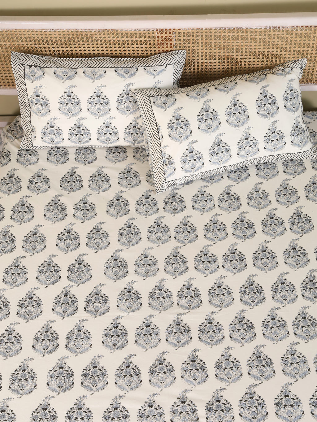 ROYAL BLACK BUTTA HAND BLOCK PRINT COTTON BEDSHEET WITH PILLOW COVER