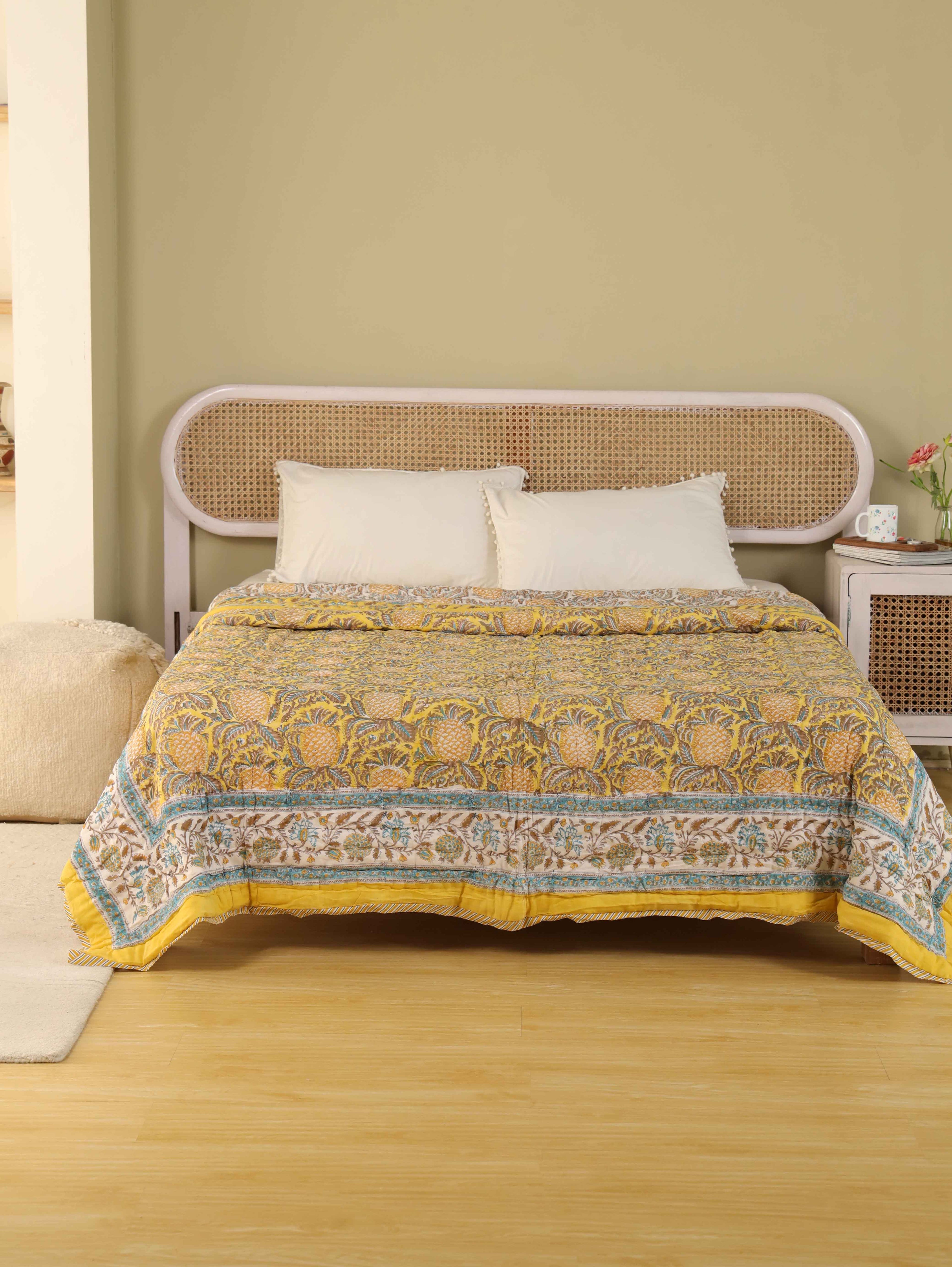 GOLDEN PINEAPPLE HAND BLOCK PRINT REVERSIBLE COTTON QUILT/RAZAI