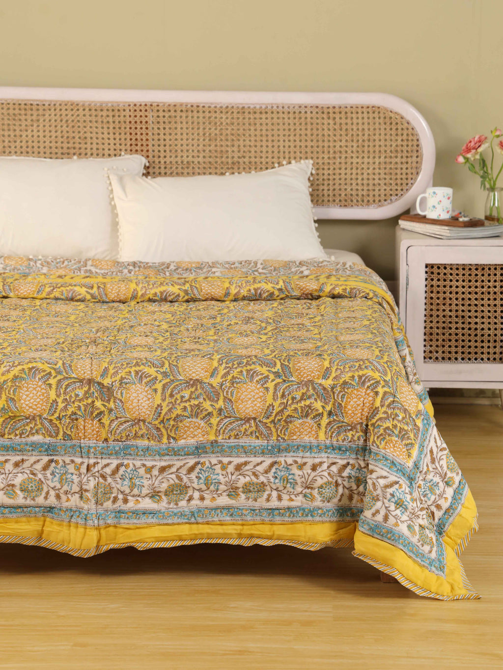 GOLDEN PINEAPPLE HAND BLOCK PRINT REVERSIBLE COTTON QUILT/RAZAI