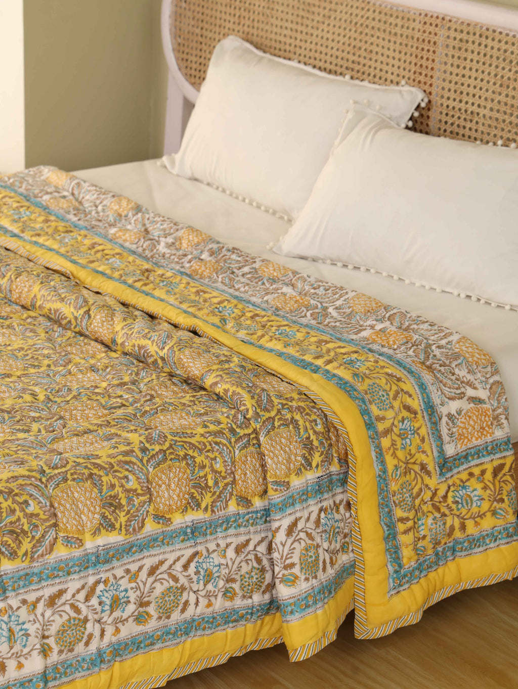 GOLDEN PINEAPPLE HAND BLOCK PRINT REVERSIBLE COTTON QUILT/RAZAI
