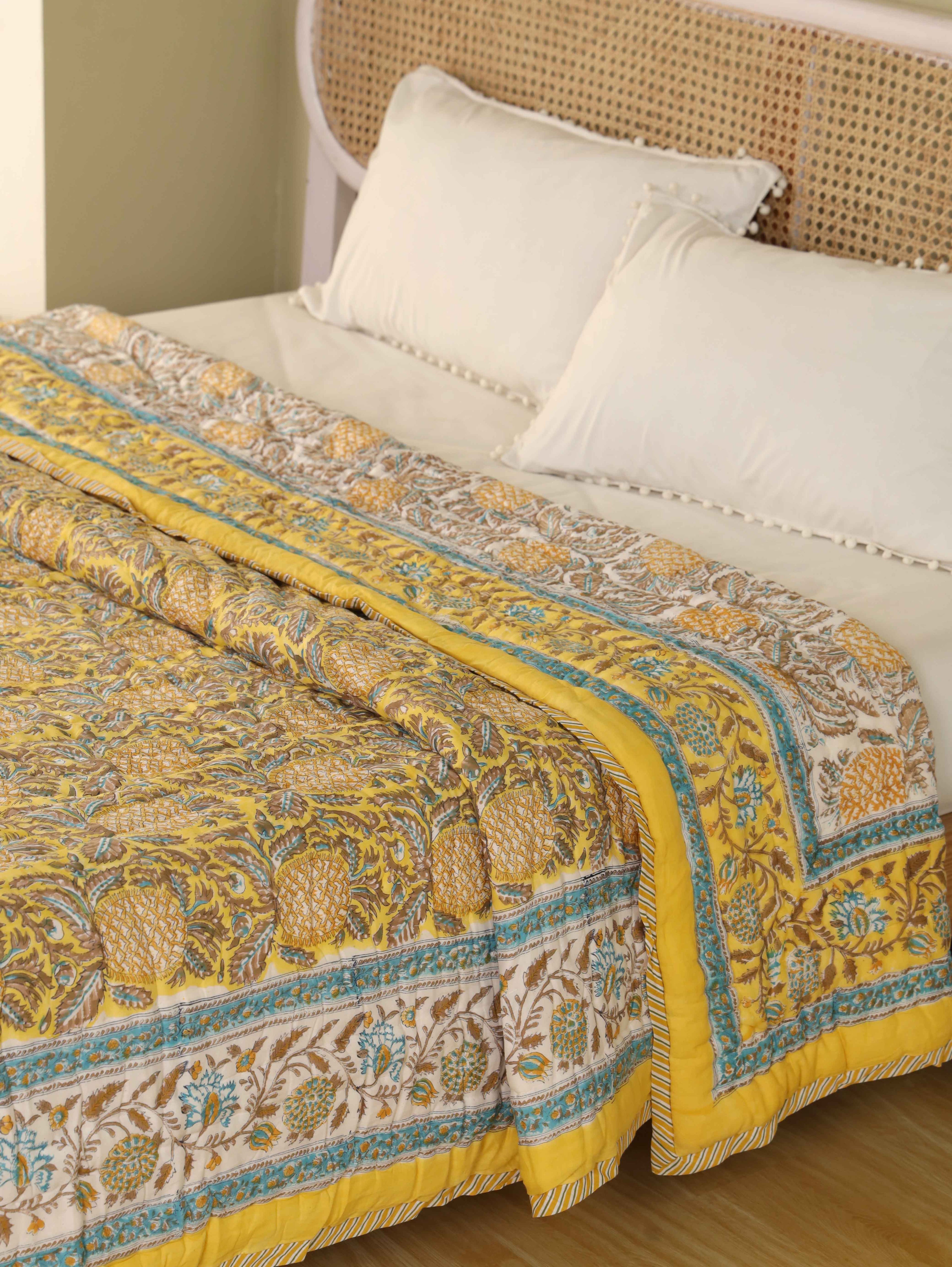 GOLDEN PINEAPPLE HAND BLOCK PRINT REVERSIBLE COTTON QUILT/RAZAI